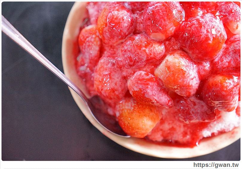 [台南美食●中西區] 冰鄉 -- 季節限定。新鮮草莓冰開賣啦!!! | 真材實料大份量，食尚玩家推薦❤