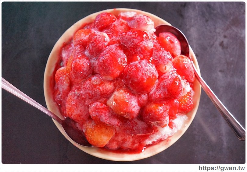 [台南美食●中西區] 冰鄉 -- 季節限定。新鮮草莓冰開賣啦!!! | 真材實料大份量，食尚玩家推薦❤