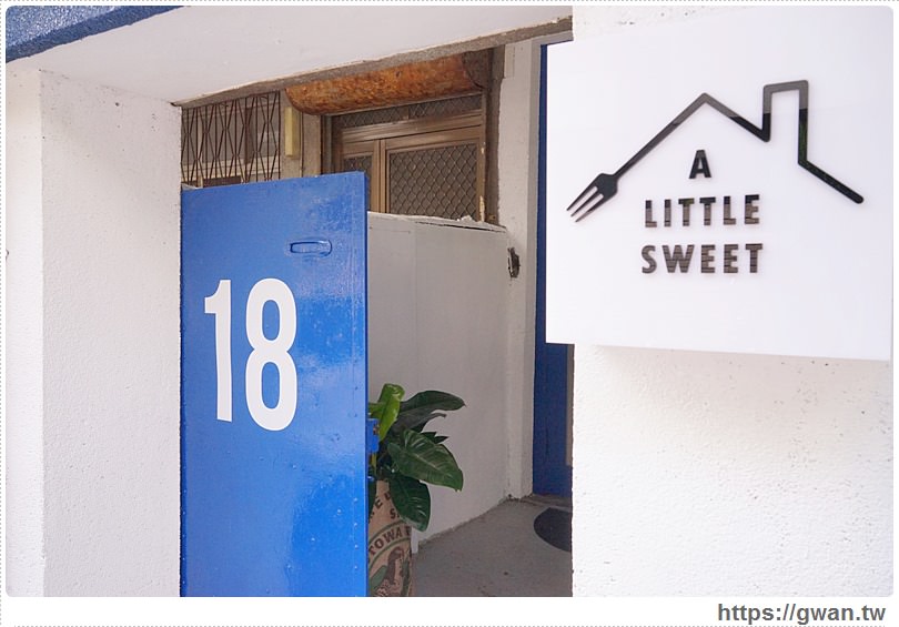 [台中美食●北區] 有點甜cafe A Littlesweet — 巷子裡的老屋甜點店，藏著夢幻人魚戚風～