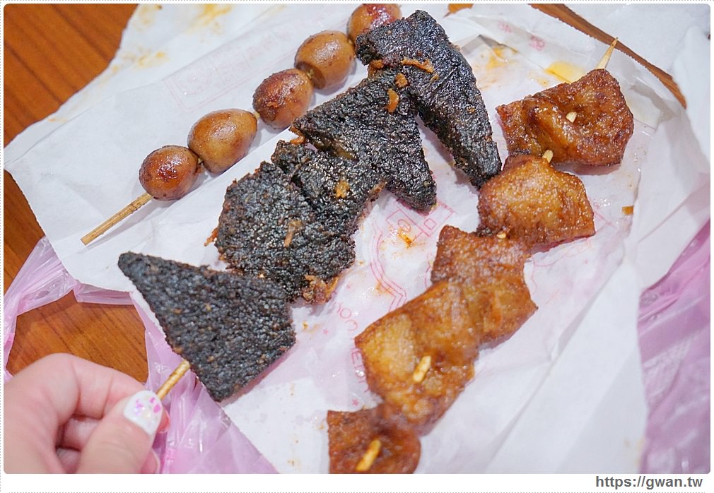 [台中小吃宵夜●北區] 鹽酥豬 -- 沒看錯~這裡有賣鹽酥豬，煉奶地瓜也好特別!!