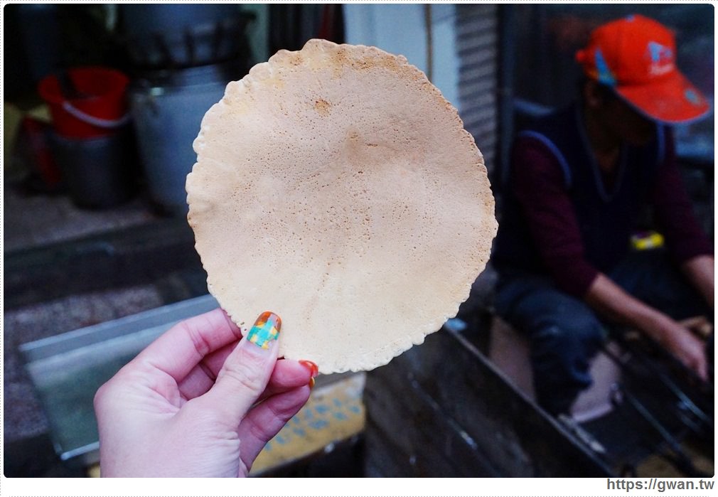 [金門小吃●金城] 金門火烤蛋捲 -- 超不捲的金門蛋捲 | 60年三代手工烤蛋捲
