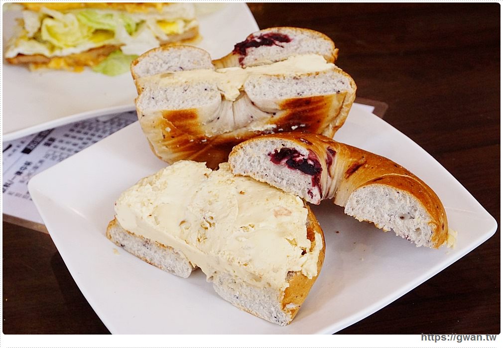 [永和早午餐●永安市場站] 碳之家 -- 四號公園人氣碳烤三明治，還有碳烤貝果唷!!