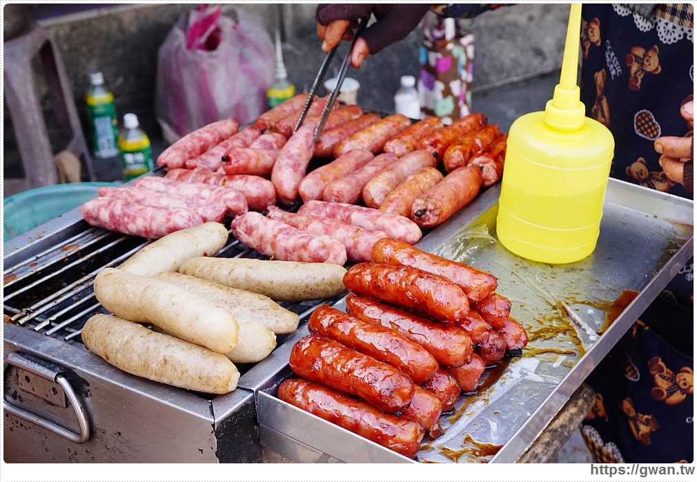 台南小吃 新市 陳家古早味大腸包香腸 在地多年 口耳相傳的街邊小吃 吃關關