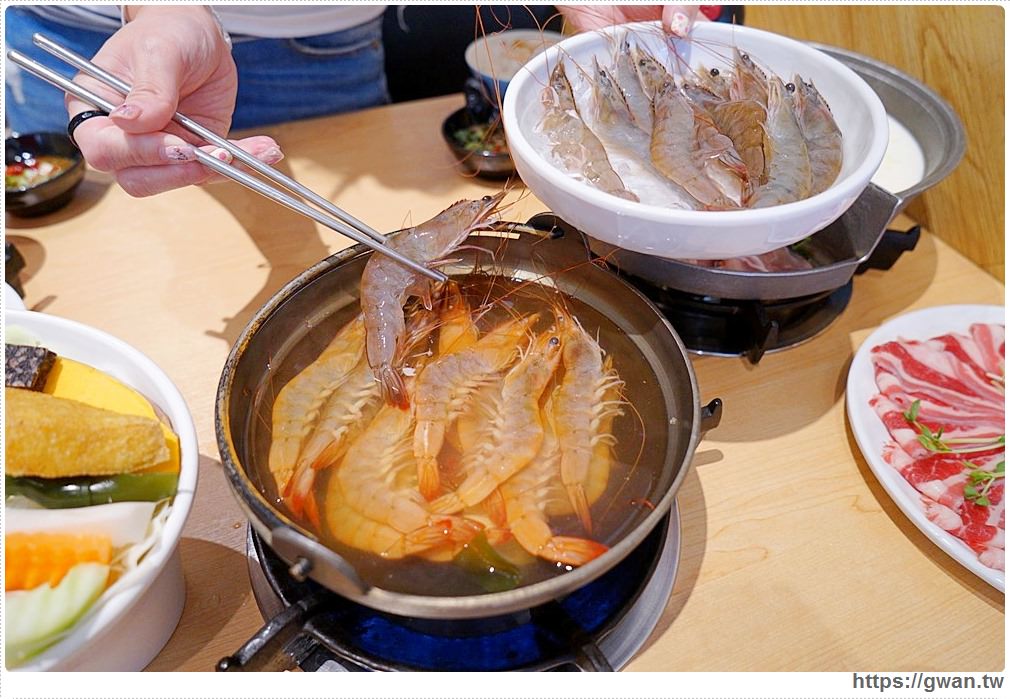 大樂鍋隱藏版超蝦雙人餐 | 浮誇下午茶三層架、30隻爆量蝦蝦，每日限量六組好搶手！！