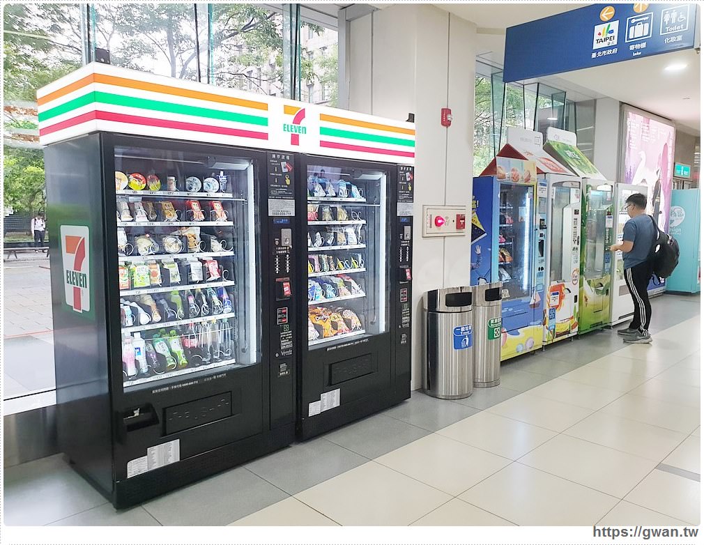 7 11自動販賣機大家看過嗎 市府轉運站裡還有好多特別的販賣機 吃關關