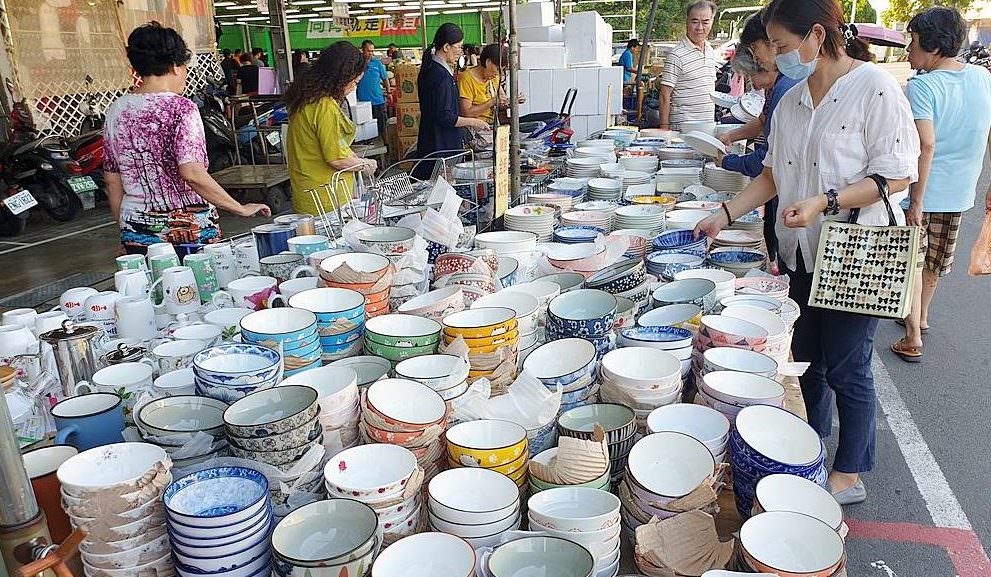 周六限定！藏在市場裡的30元瓷器批發，日本瓷器、超可愛碗盤通通只要銅板價