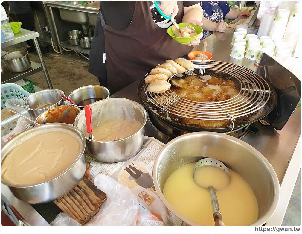 霧峰肉圓婆 霧峰60年肉圓老店 藏在市場裡的超人氣小吃 吃關關