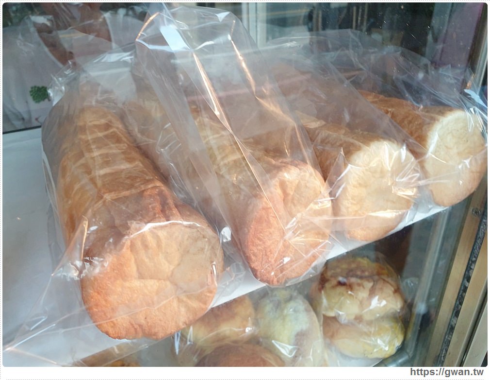慶珍軒餅舖｜在地50年麵包老店，古早味大餅、小時候麵包超懷舊 ！