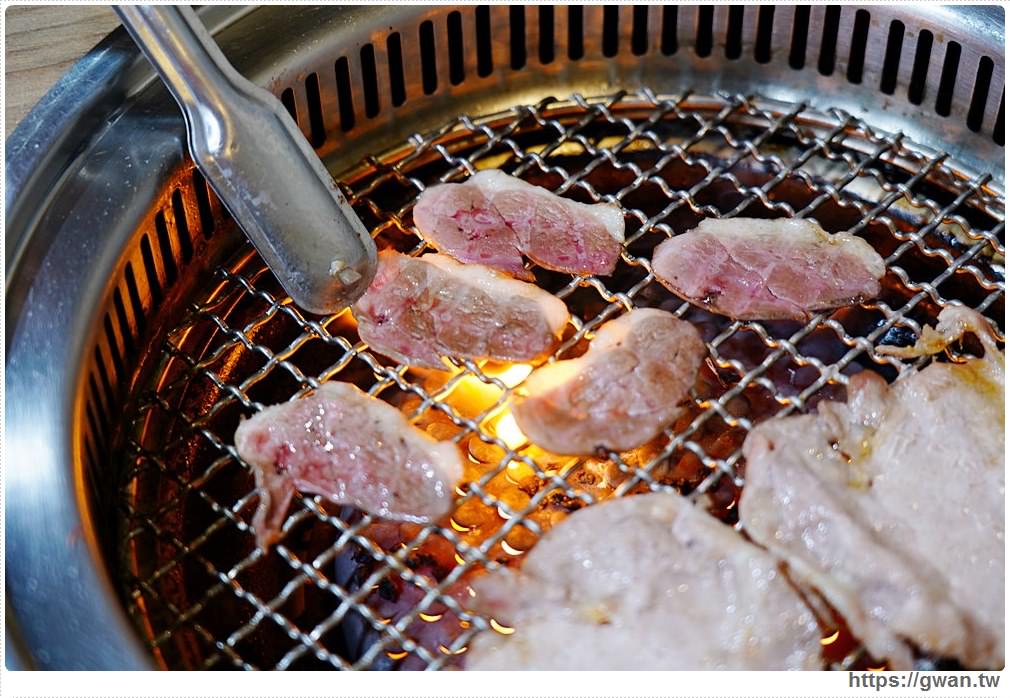 台中香香燒肉吃到飽，超過70種食材火烤兩吃、不分時段只要590，還有七折敬老價！