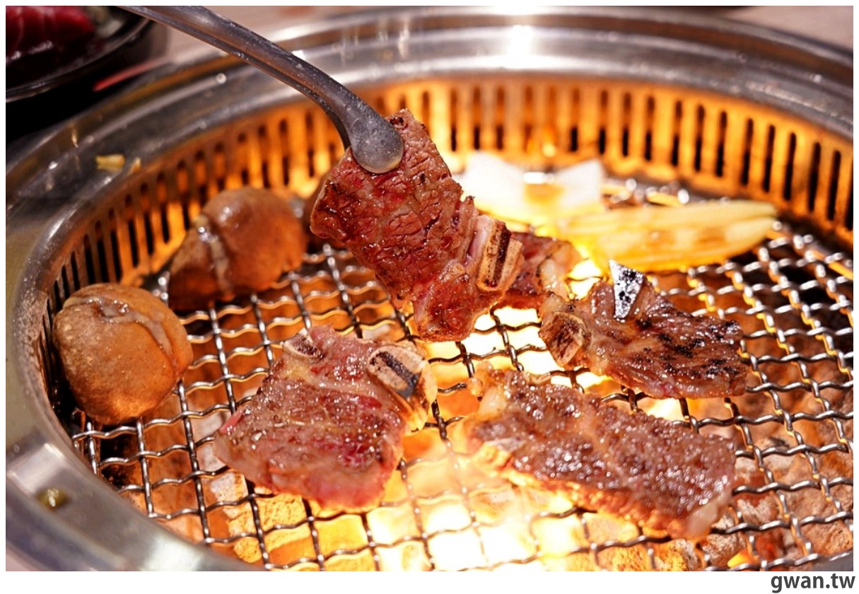 台中少見的機器人燒肉店，近百種食材，日本和牛任你吃到飽！