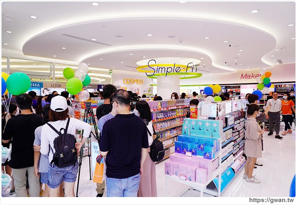 全台首間simple Fit台中開幕囉 結合7 11 康是美 Being Fit健身房的新形態概念店 吃關關