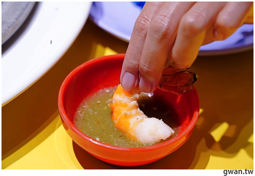 不用出國就能吃到泰國超夯的火山蝦，還有火山排骨買一送一喔！泰辛火山排骨